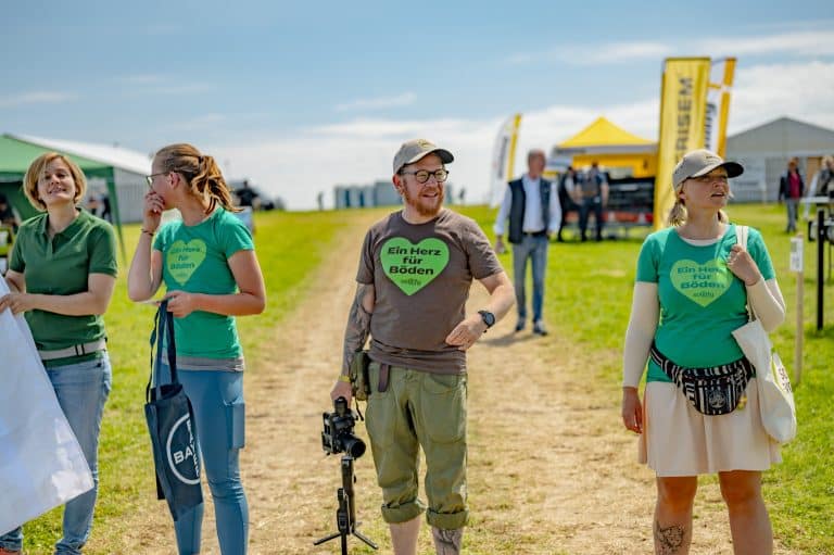 Das Soilify-Filmteam auf der Suche nach neuen Motiven.