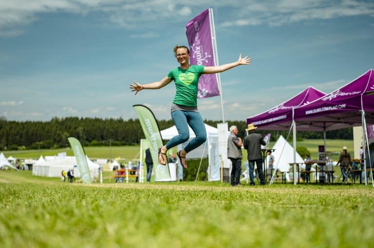 Anja kann auch springen, nicht nur netzwerken.