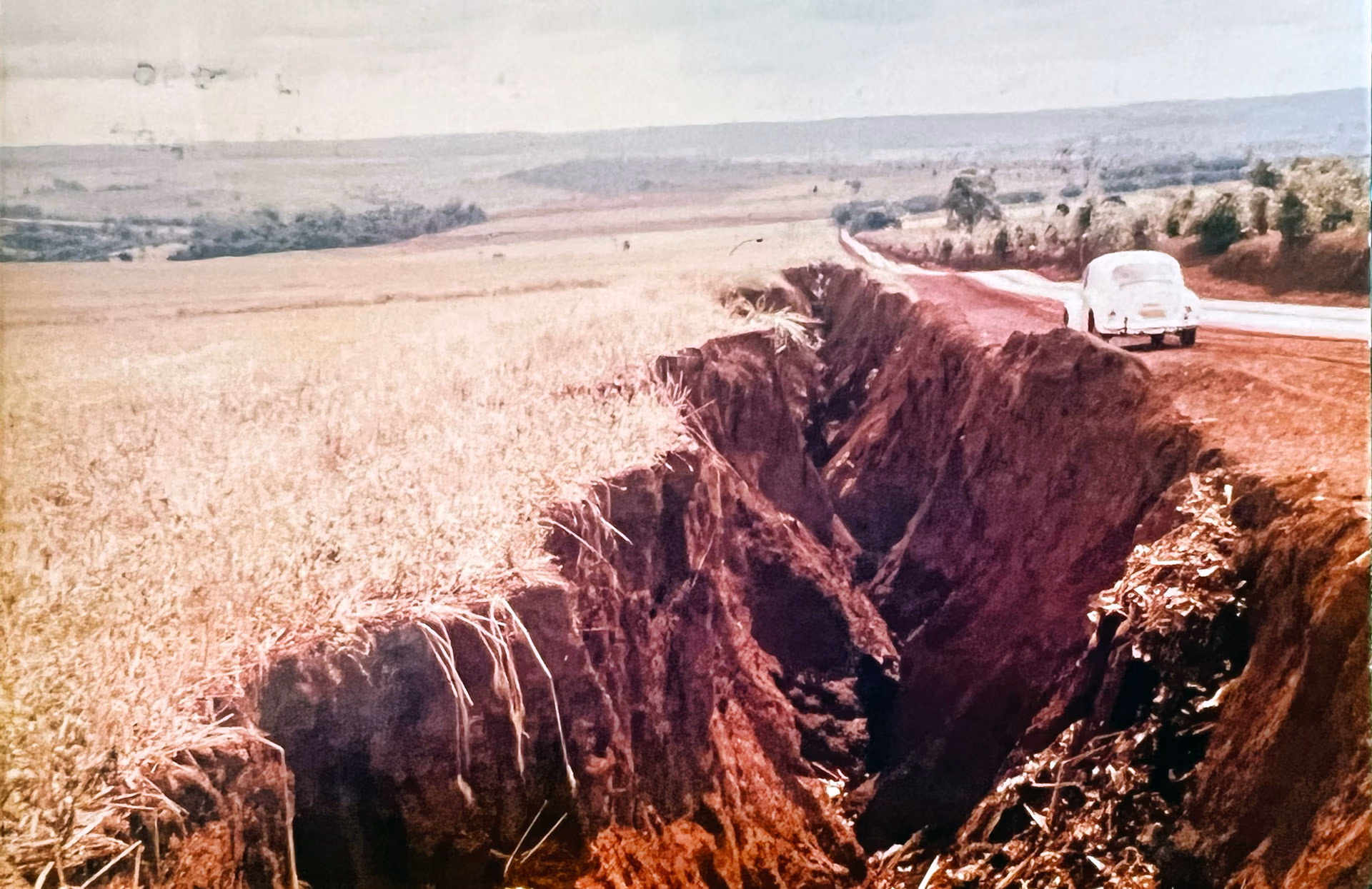 Bild von Rolf Derpsch, Bodenerosion in Brasilien.
