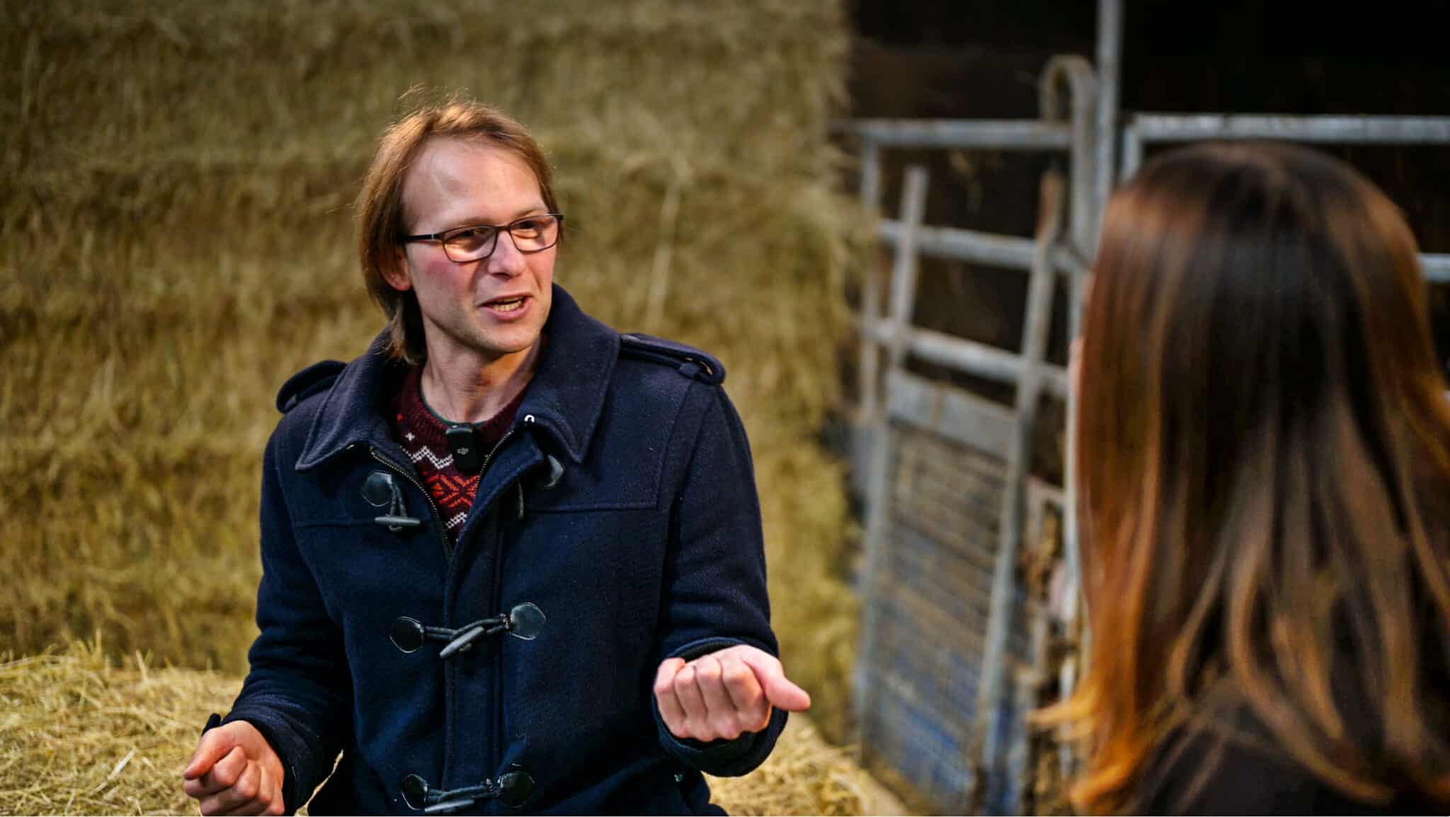 Lukas Tölkes, ehemaliger regenerativer Bio-Landwirt, ist nun mit seiner Familie auf Reisen, um die Regenerative Landwirtschaft in Europa kennenzulernen.